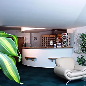 https://hotel-smaragd.praguehotelsweb.com
