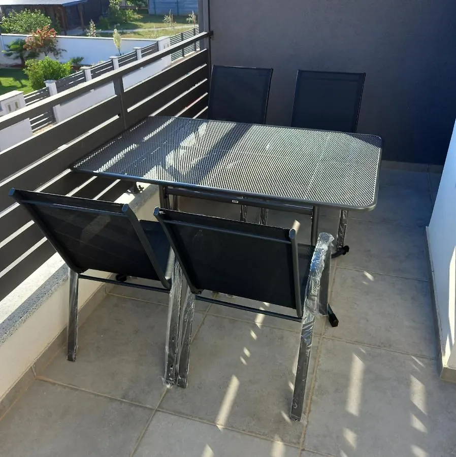 פאז'אנה Apartments Laura