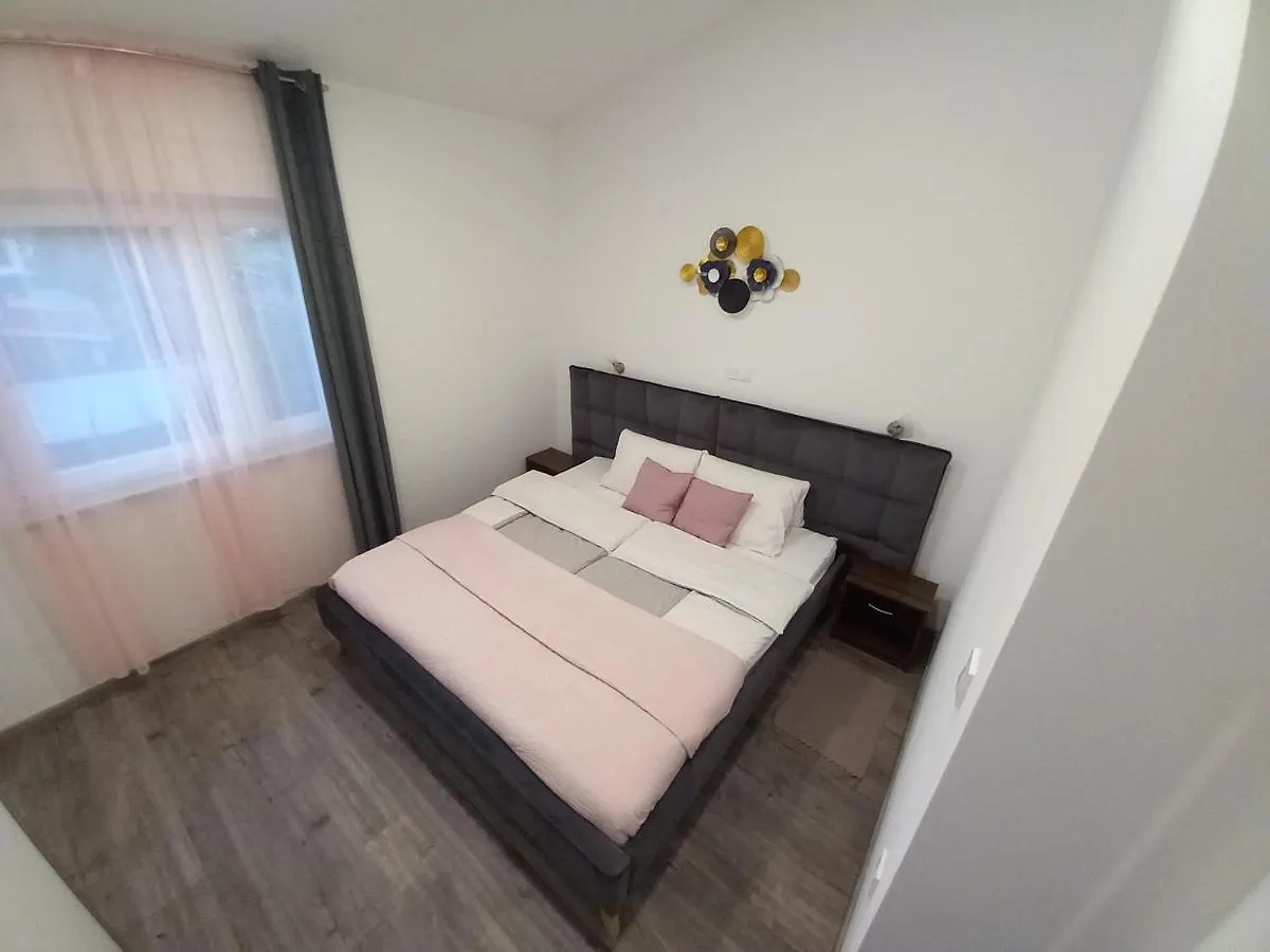 פאז'אנה Apartments Laura 0*,  קרואטיה