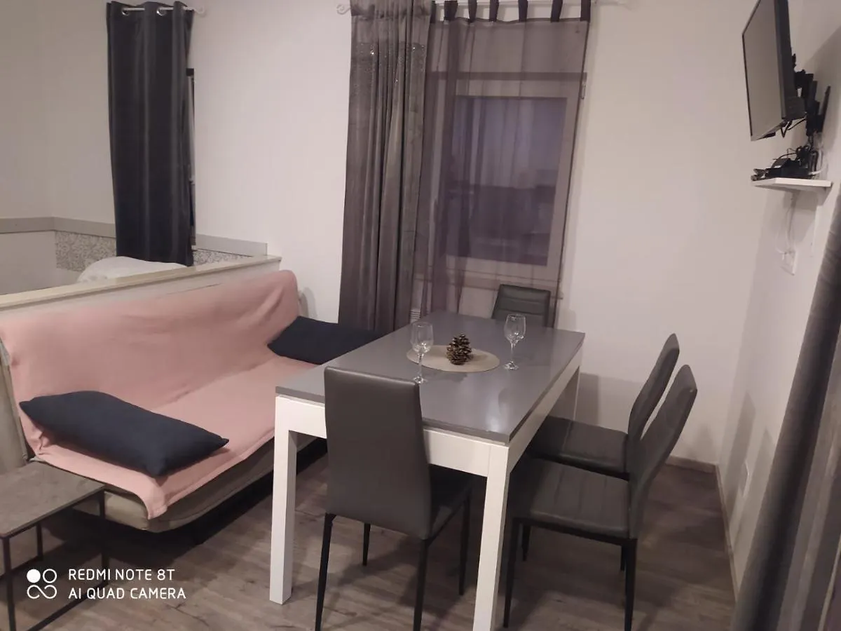 פאז'אנה Apartments Laura