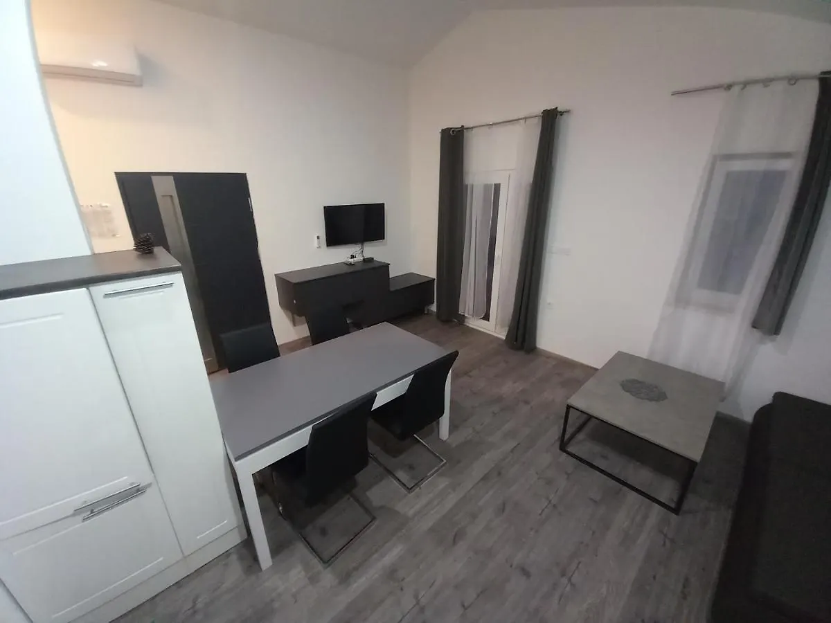פאז'אנה Apartments Laura 0*,  קרואטיה
