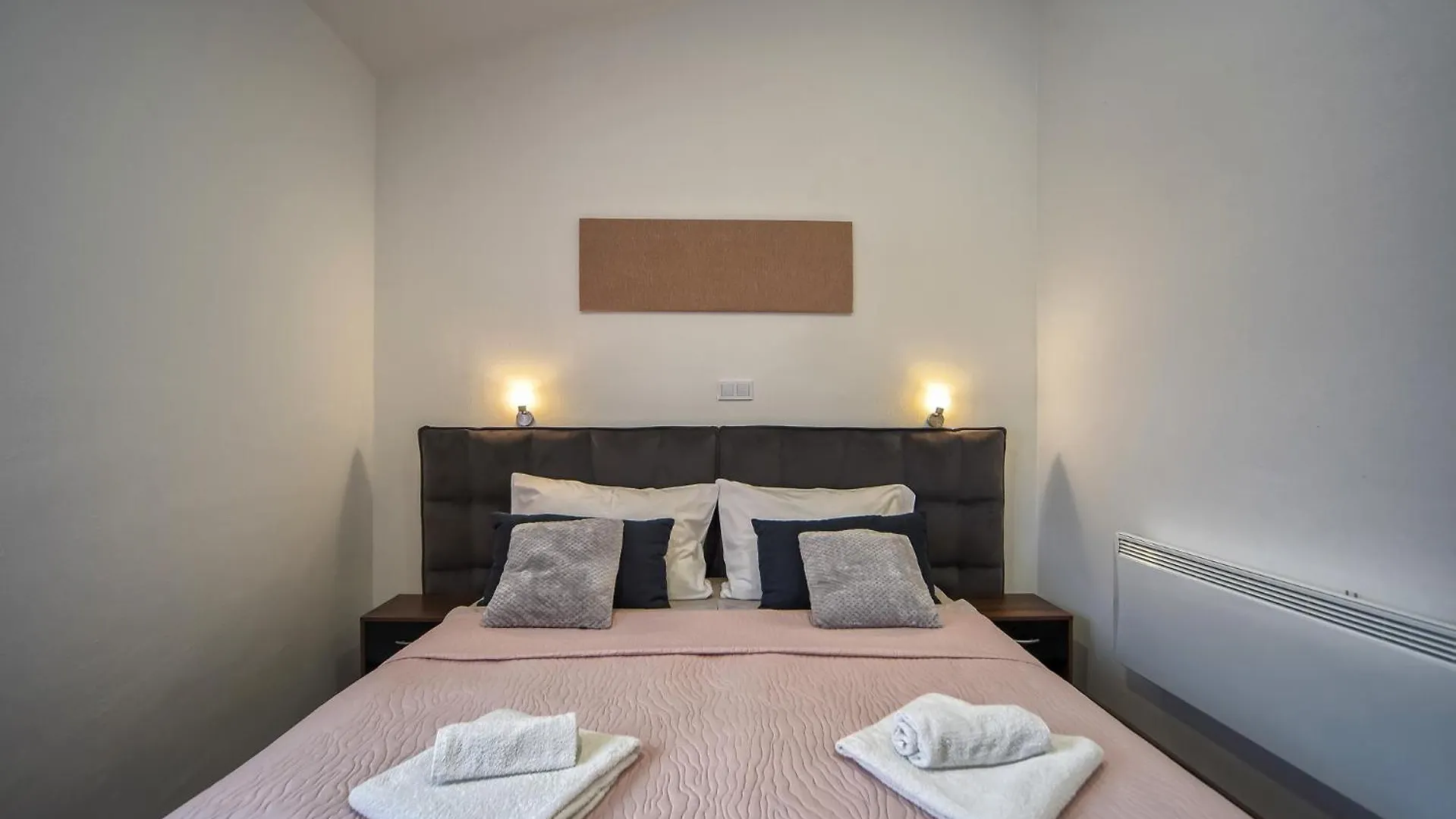 פאז'אנה Apartments Laura