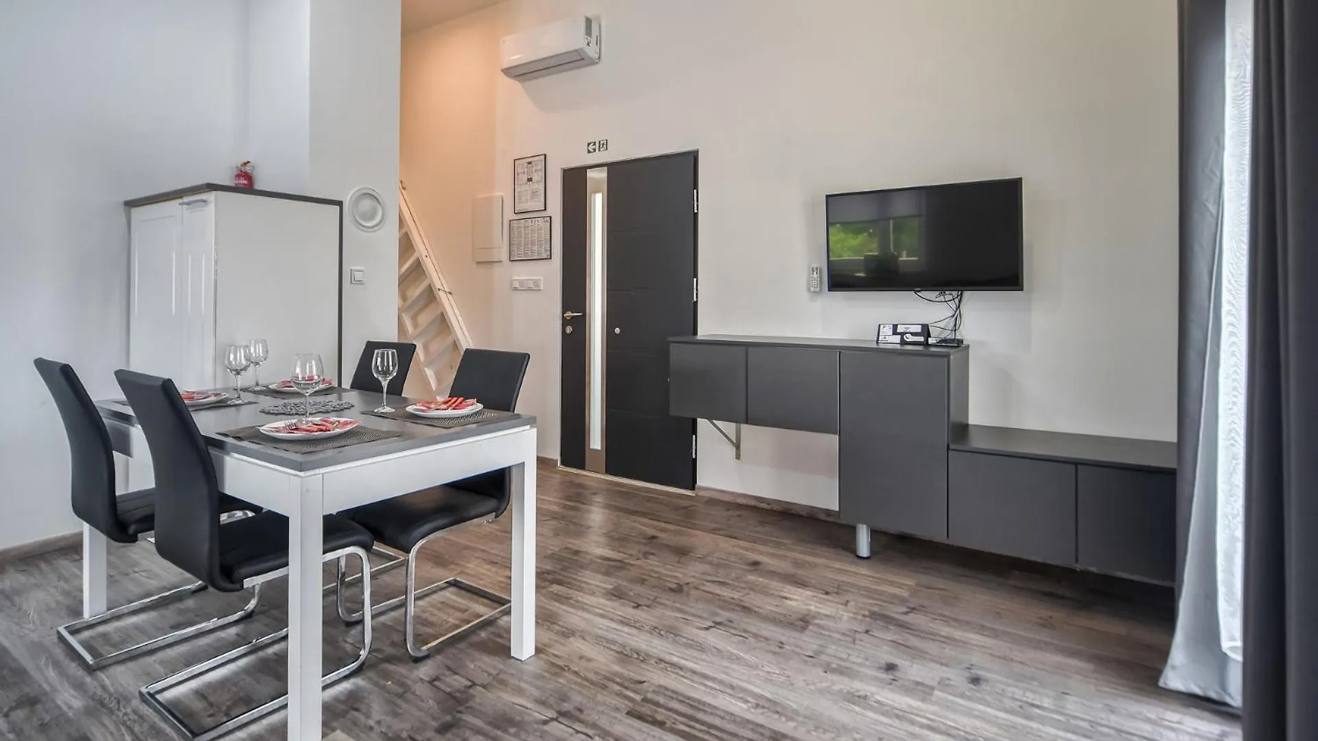 פאז'אנה Apartments Laura