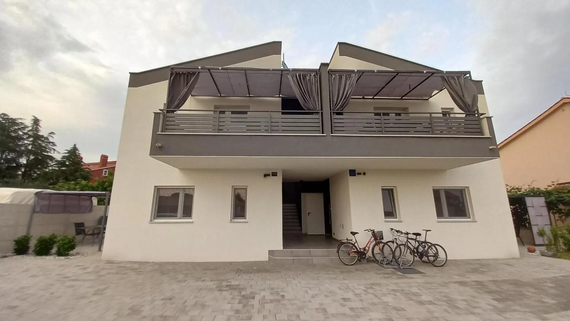 פאז'אנה Apartments Laura